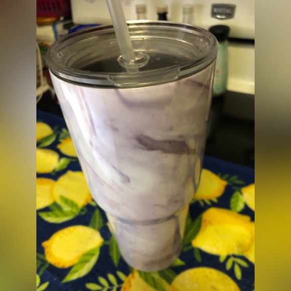 EUC huge hydro flask - Picture 5 of 9